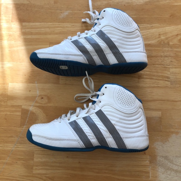 Basketball Shoes - Picture 2 of 6